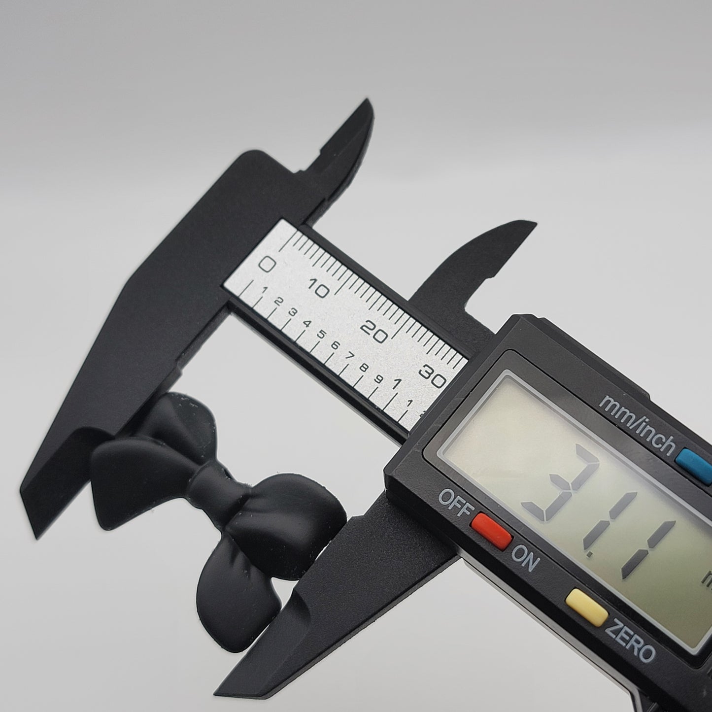 Acrylic silicone touch bow beads