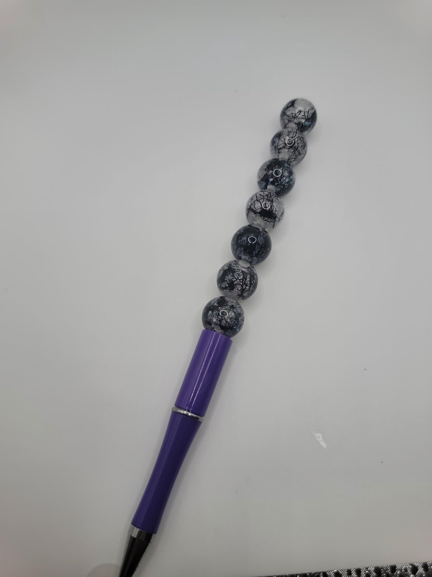 16mm Crackle Resin Beads – Black veined & purple Glitter Mix (10 pcs)