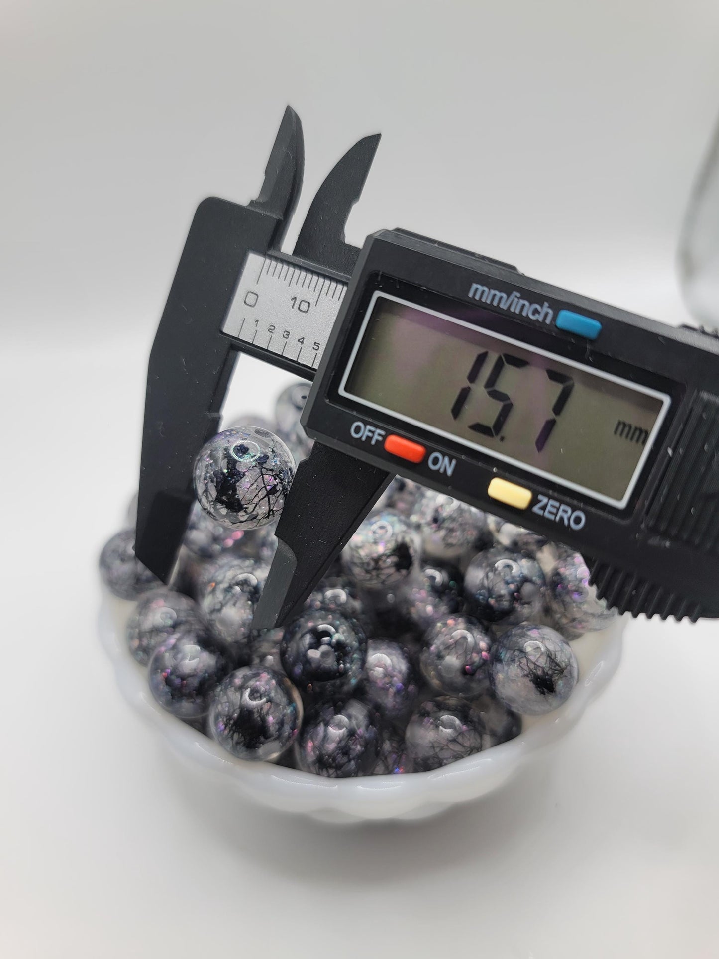 16mm Crackle Resin Beads – Black veined & purple Glitter Mix (10 pcs)