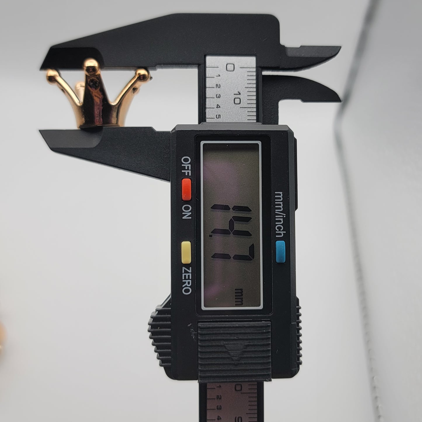 Acrylic crown spacer bead