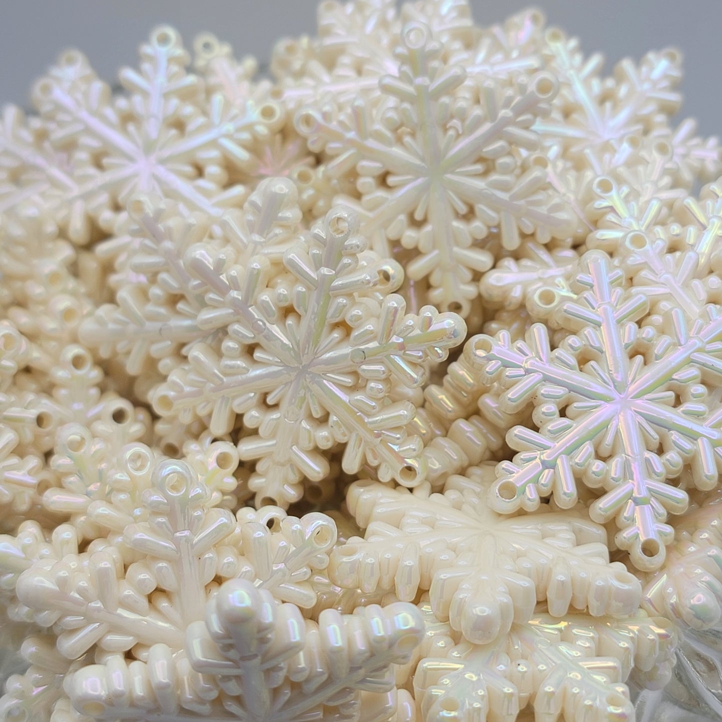 Iridescent Snowflake Charm Pendants – Acrylic Winter Pendants for Jewelry, Ornaments & DIY Crafts