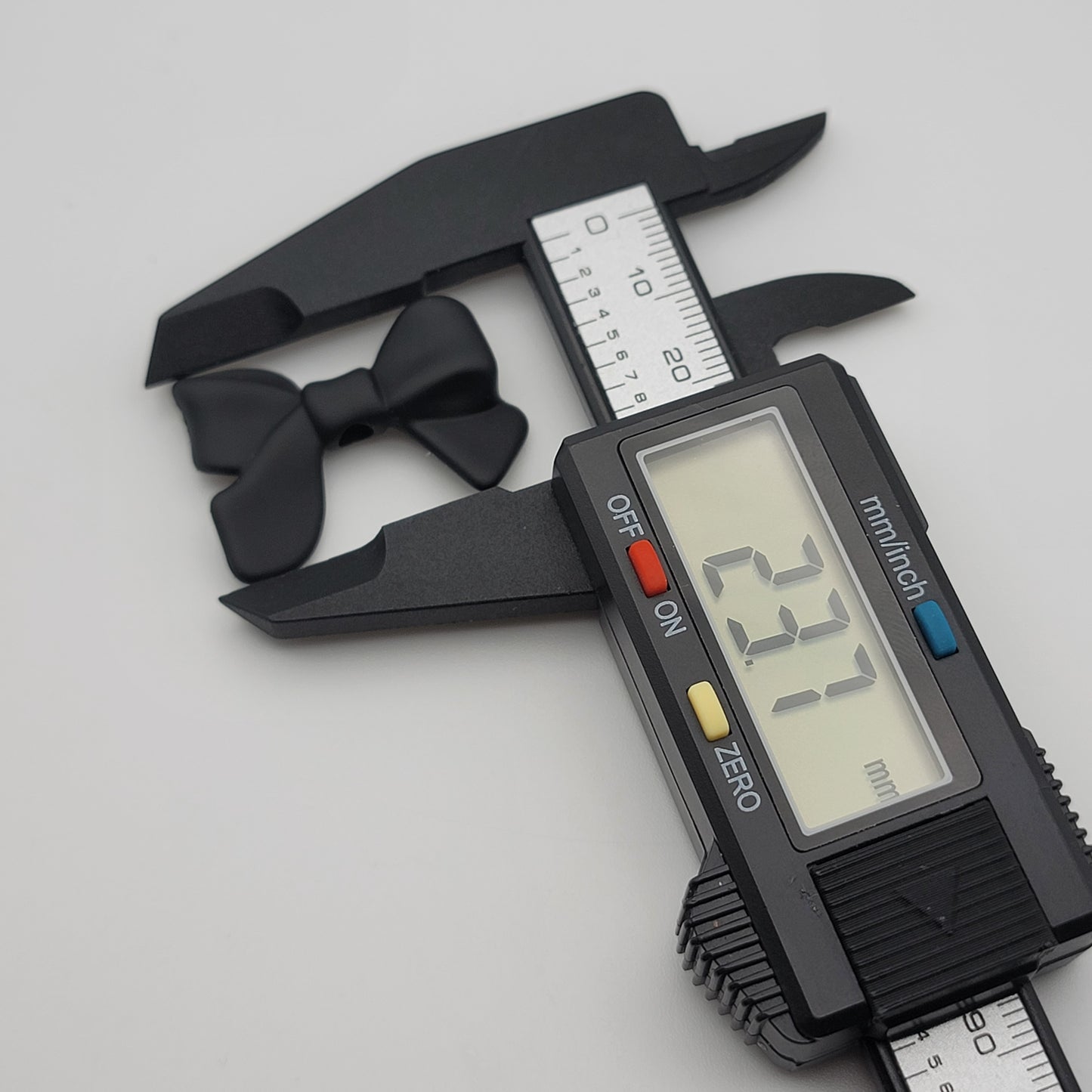 Acrylic silicone touch bow beads